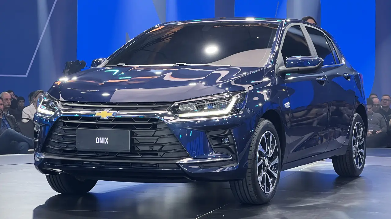 Chevrolet Onix 2027 terá versão turbo mais barata movida apenas a etanol