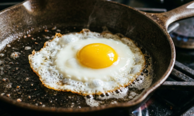 O truque que os chefs usam que pode mudar seu ovo frito