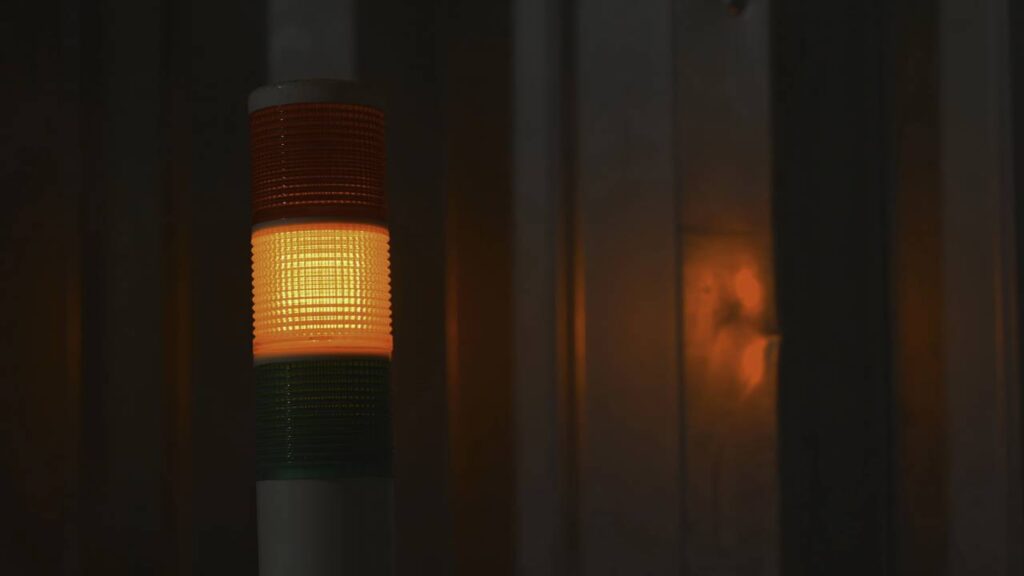 Sensor de presença para iluminação externa pode valer o investimento e transformar a segurança da sua casa