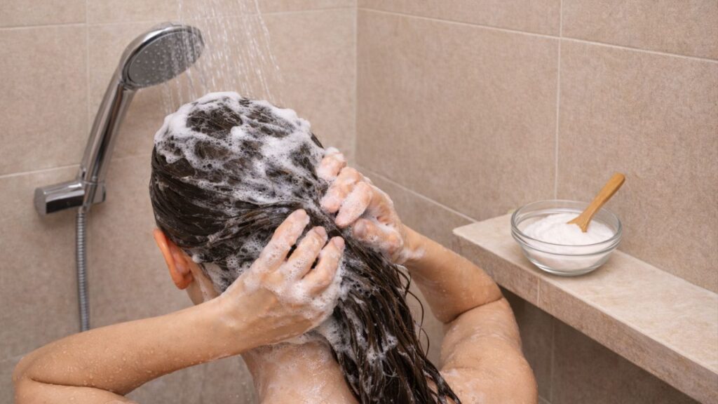 Misturar shampoo com bicarbonato de sódio: por que é recomendado e para que serve