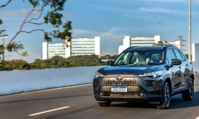 Toyota Corolla Cross XRX híbrido 2027 conquista atenção com economia e tecnologia