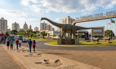 Com dinossauros de 27 metros, a "Terra dos Gigantes" abriga a maior feira de Zebu do mundo