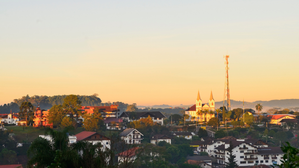 Um europeu fundou esta pequena vila brasileira em 1933 e hoje ela encanta quem quer sentir a Europa sem sair do Brasil