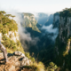 A "Terra dos Cânions" tem mais de 1.000 metros de altitude e chama atenção de quem ama se aventurar na serra