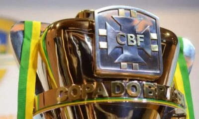 Troféu dourado da Copa do Brasil com emblema CBF e fitas verde e amarelas.