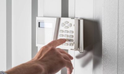 Aprenda como criar um alarme caseiro usando sensores simples para proteger qualquer quarto