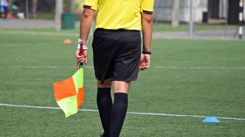 Novas regras do futebol aprovadas prometem mudar o ritmo dos jogos e o comportamento em campo