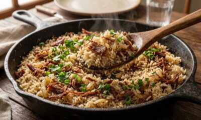 Monte arroz, carne seca e cebola na sequência correta e tenha um arroz carreteiro perfeito em uma única panela