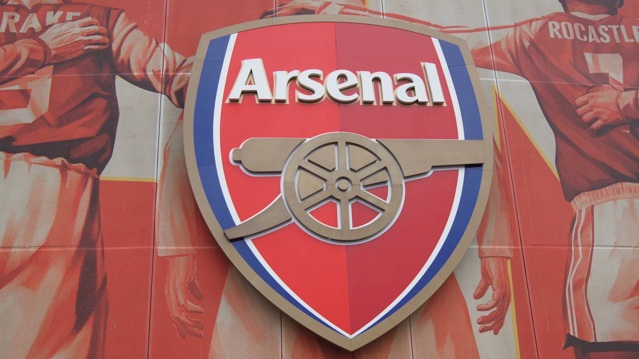 Interesse do Arsenal em laterais brasileiros agita mercado europeu para a próxima temporada