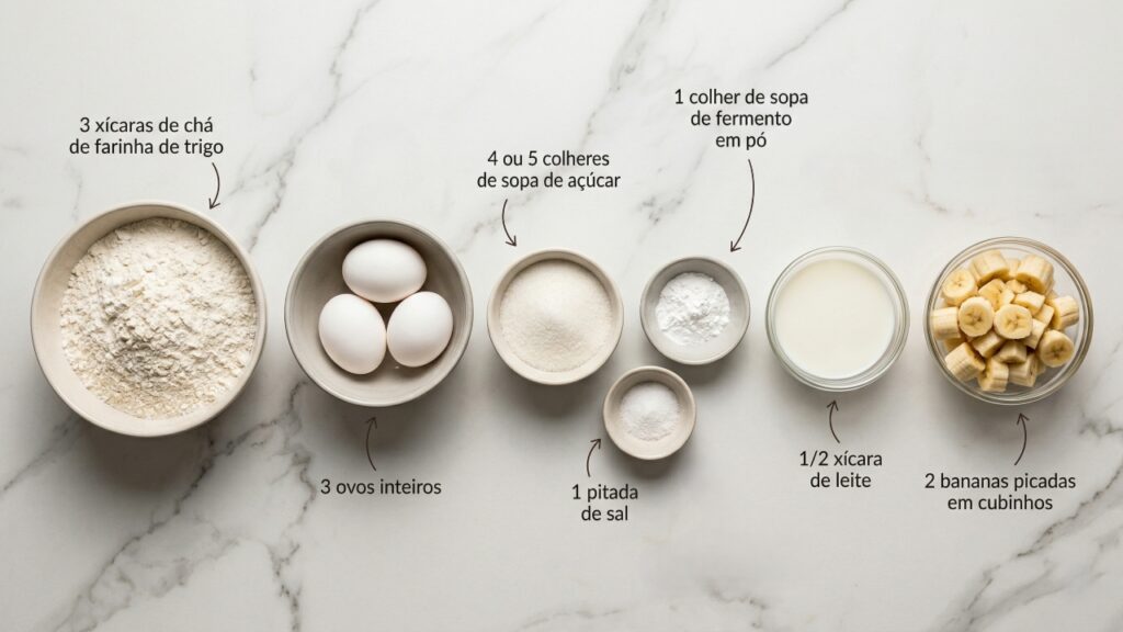 Esse bolinho de chuva com banana fica fofinho por dentro e douradinho por fora, perfeito para o café quentinho