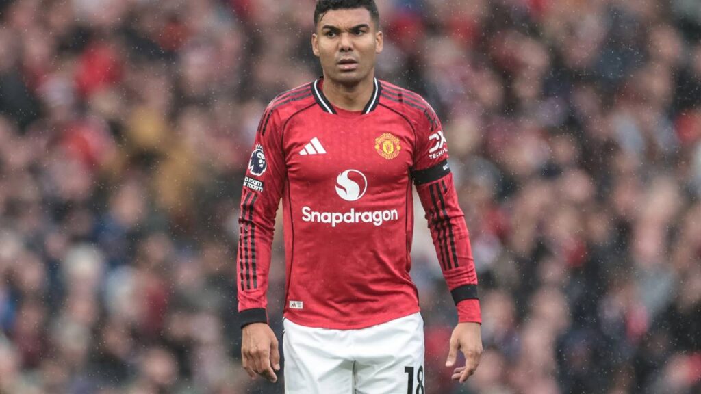 Inter de Milão monitora Casemiro e volante adia decisão sobre voltar ao Brasil