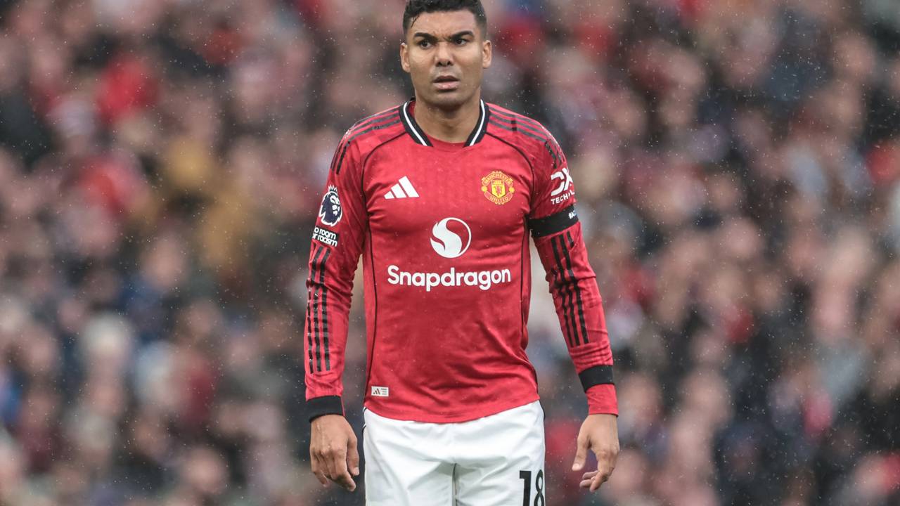 Casemiro pode ficar no Manchester United após pedido de técnico e ídolo do clube