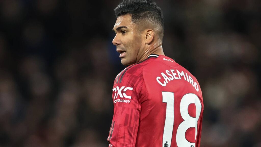Inter de Milão monitora Casemiro e volante adia decisão sobre voltar ao Brasil