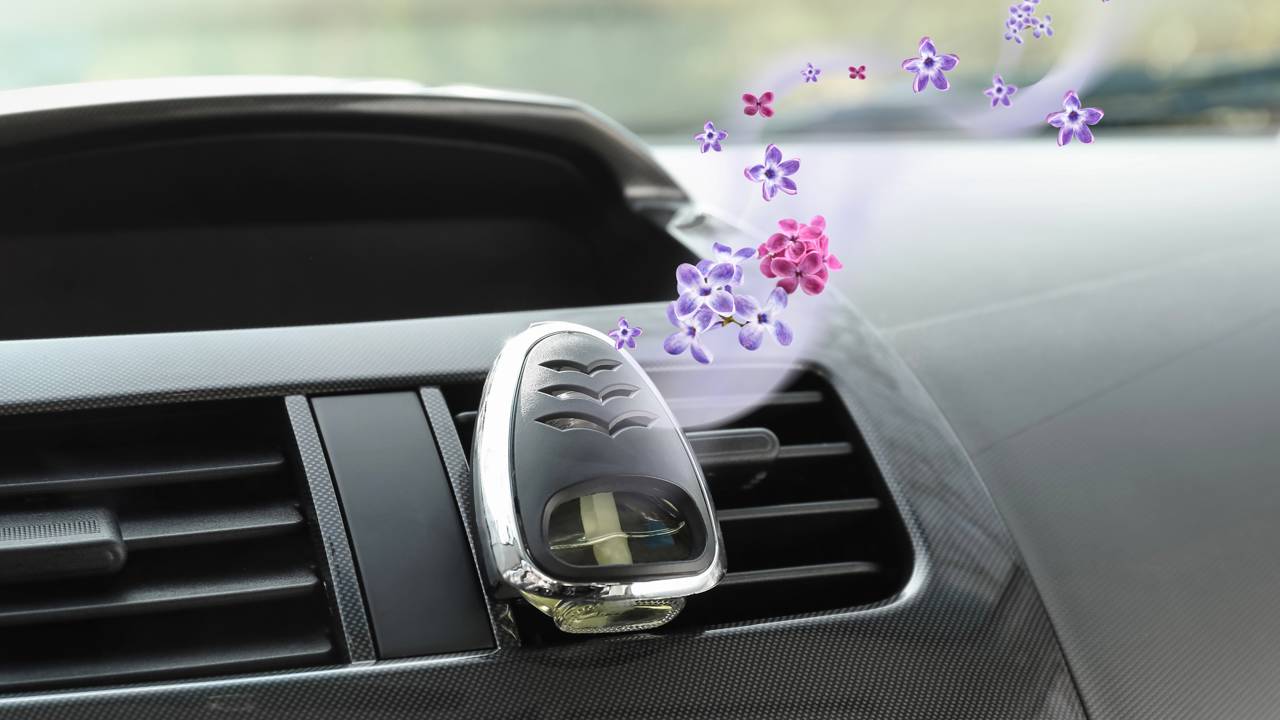 Como eliminar o mau cheiro do carro tratando a causa e não apenas o perfume