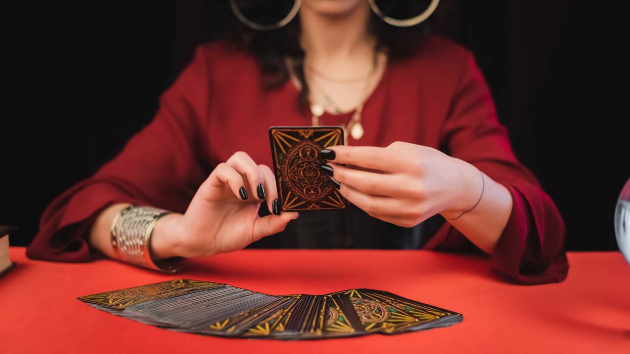 A carta do tarot do dia pode trazer um sinal inesperado para quem busca orientação ou reflexão