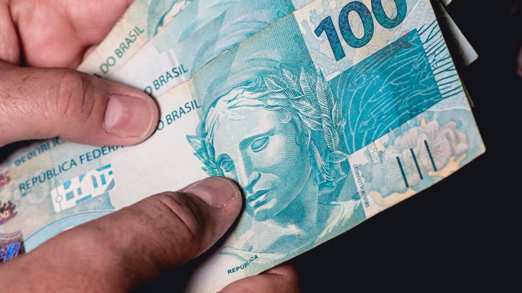 Como sair da pobreza em um ano pode ser mais possível do que parece quando você muda esses hábitos simples