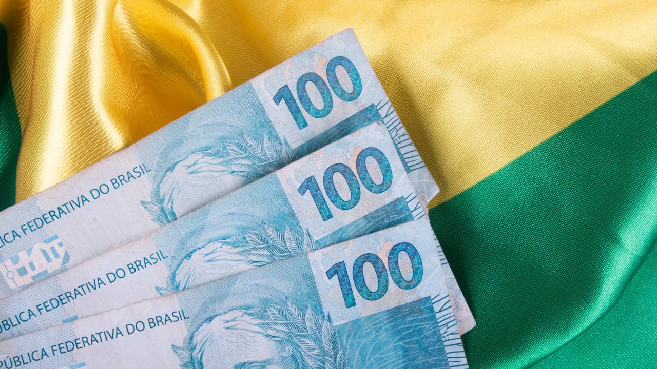 Aprenda a triplicar o salário com esses 8 hábitos simples que podem acelerar sua renda mais rápido do que você imagina