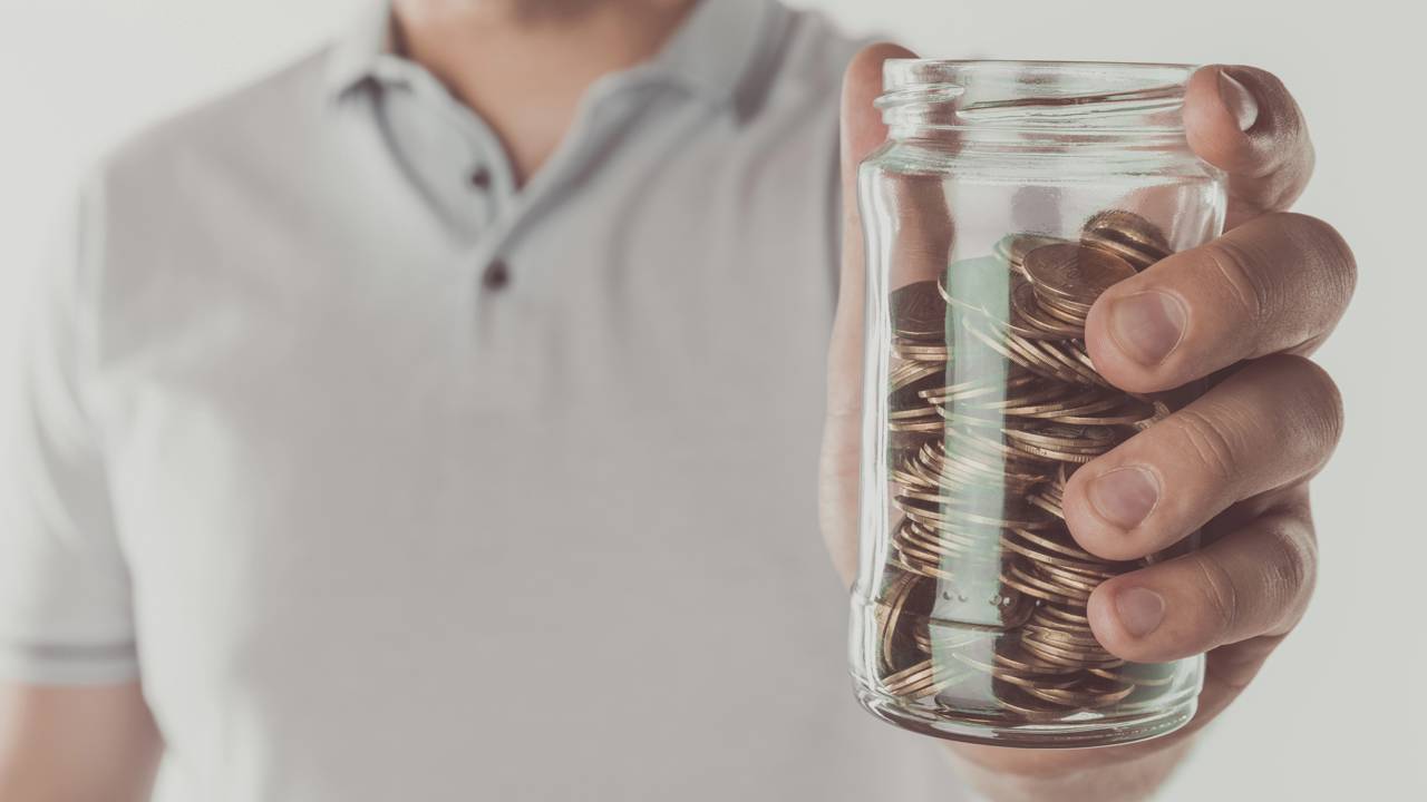 Dicas de economia no dia a dia que podem ajudar a gastar menos e organizar melhor o dinheiro