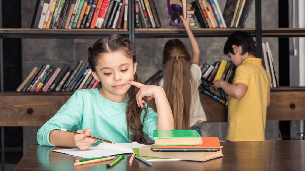 Como era aprender com menos recursos e ainda encontrar jeito de estudar com o colega