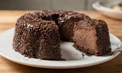 Bata leite condensado, ovos e achocolatado e faça um brigadeirão de micro-ondas perfeito