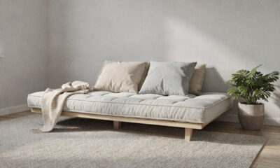 Nem sofá grande, nem poltrona: essa peça virou tendência por resolver o desconforto nas salas pequenas