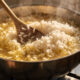 Arroz sem graça nunca mais: o ingrediente que transforma o arroz branco em um prato mais aromático e saboroso