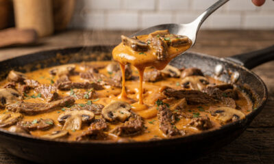 Refogue contrafilé, cebola e champignon na ordem certa e tenha um strogonoff de carne cremoso feito em uma única panela