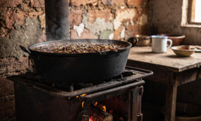 Objetos que eram usados até não dar mais e faziam a panela de ferro durar por gerações