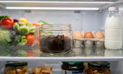 Coloque café usado em um pote e veja como ele pode ajudar a reduzir cheiro ruim em casa