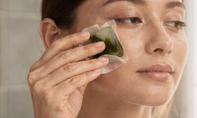 Adeus olheiras e poros abertos com o poder do chá verde gelado no rosto