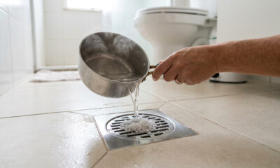 Colocar sal grosso no ralo do banheiro: para que serve e por que encanadores recomendam essa prática