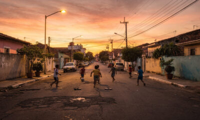 Quando brincar na rua até escurecer era parte da infância