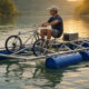 Barco anfíbio feito com sucata de bicicleta chama atenção pela engenharia artesanal e criativa