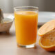 Suco de laranja pode ser útil para a saúde, mas só faz sentido quando entra com moderação