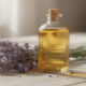 Óleo corporal caseiro com lavanda para idosos que buscam hidratação e relaxamento