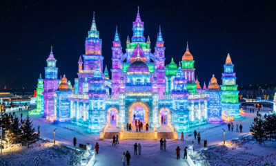 Como 10 mil pessoas erguem uma cidade de gelo gigante em apenas 30 dias de trabalho