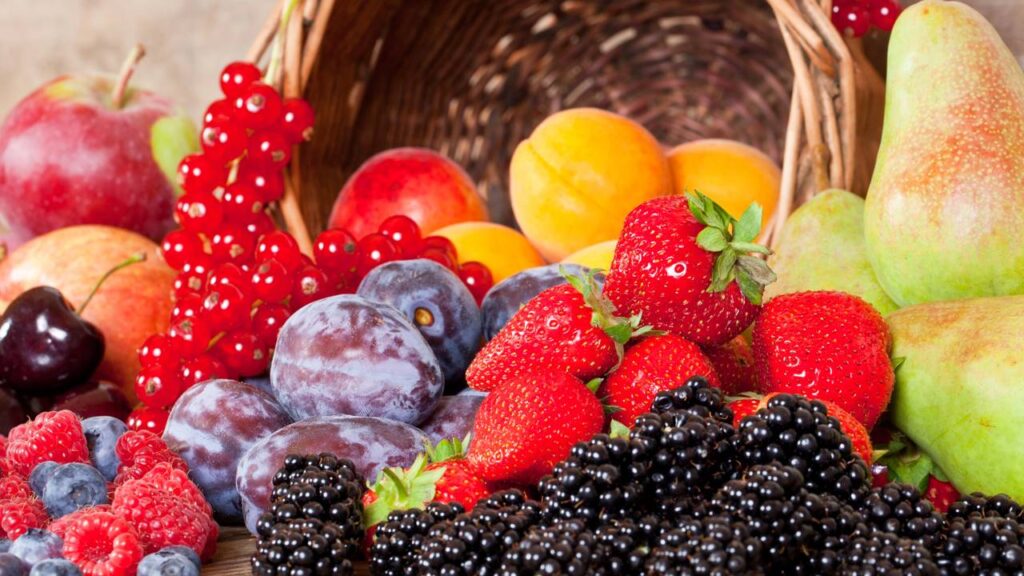 As 7 melhores frutas para pessoas acima de 50 anos que podem fazer diferença na saúde