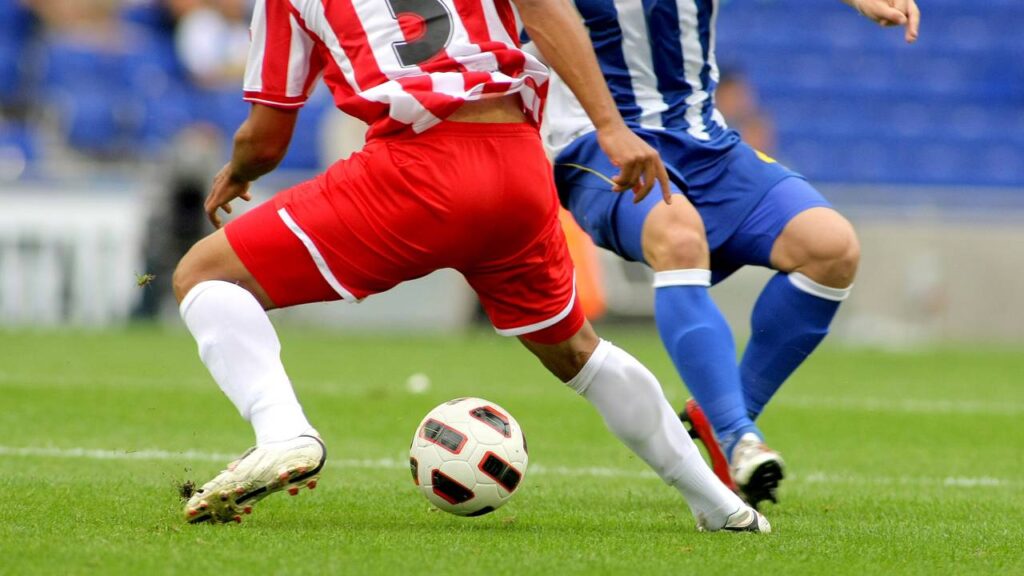 Como ser um bom zagueiro no futebol e melhorar sua atuação na defesa com fundamentos simples