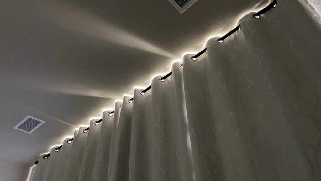 Melhore o ambiente e o clima da sua casa usando iluminação indireta sem gastar muito