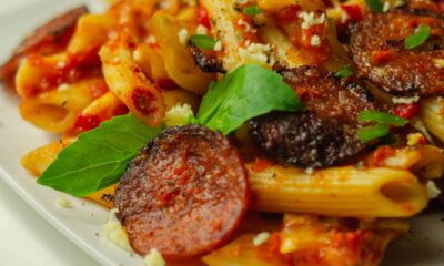 Macarrão cremoso com calabresa feito em uma panela só que conquista pelo sabor e pela praticidade