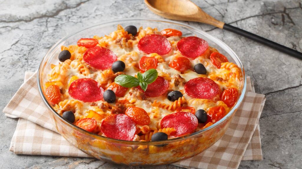 Macarrão cremoso com calabresa feito em uma panela só que conquista pelo sabor e pela praticidade