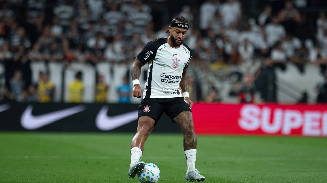 Memphis Depay é cortado da Seleção da Holanda para amistosos após sofrer lesão pelo Corinthians