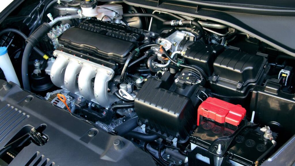 O que existe sob o capô do carro? Guia para iniciantes entenderem os principais componentes