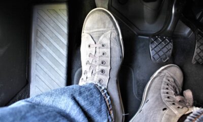 Descansar o pé na embreagem pode gerar prejuízo alto e desgaste precoce no carro