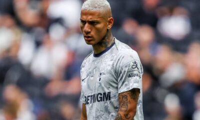 Gigante brasileiro observa Richarlison enquanto Tottenham vive risco de rebaixamento