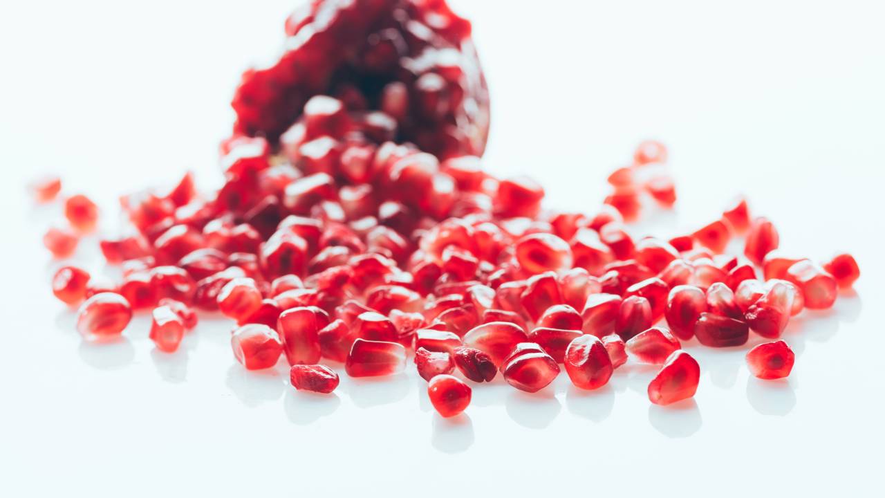 Essa fruta contra envelhecimento pode ajudar sua pele a ficar mais firme e com aparência mais jovem naturalmente