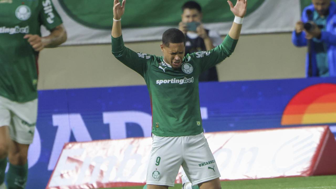 Chelsea prepara proposta por Vitor Roque após destaque no Palmeiras