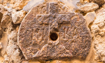 Arqueólogos estavam escavando no centro de uma cidade e encontraram um mosteiro cristão de 600 anos