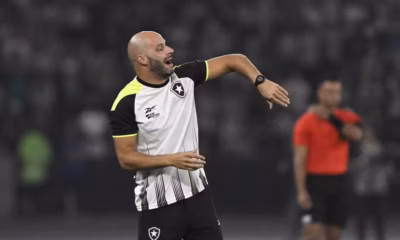 Botafogo encaminha acerto com Franclim Carvalho para assumir comando técnico
