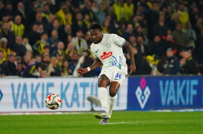 Emprestado pelo Vasco, atacante se destaca no futebol turco